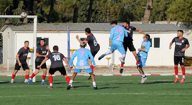 Burdur'da 3 amatör karşılaşmada 17 kırmızı kart çıktı