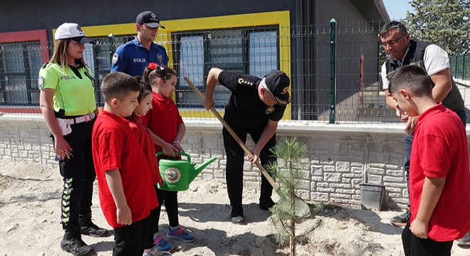 Burdur'da İlköğretim Haftası töreni