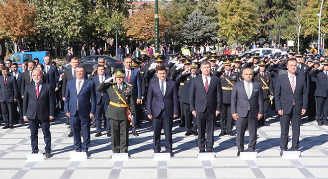 Burdur'da çelenk sunum töreni