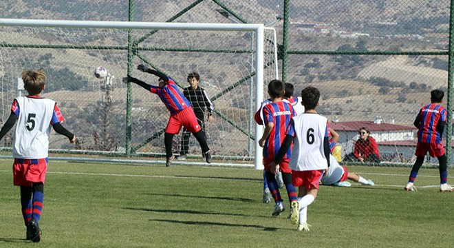 Burdur'da çocuk futbolu şenliği