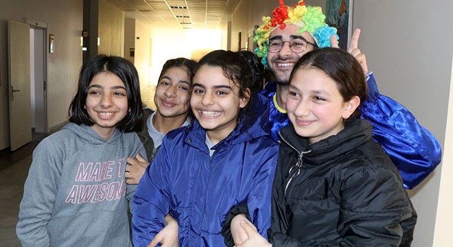 Burdur'da depremzede öğrenciler dersbaşı yaptı