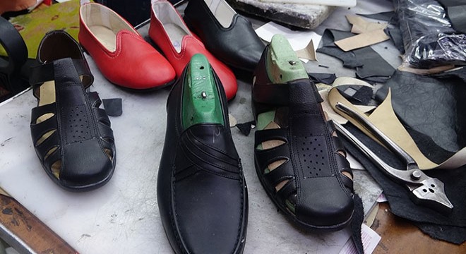 Burdur'da el dikimi ayakkabıcılık bitiyor