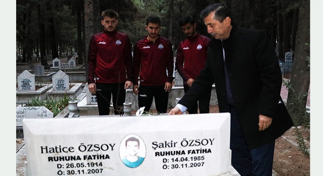 Burdur'da futbolculardan Şakir Özsoy'a vefa