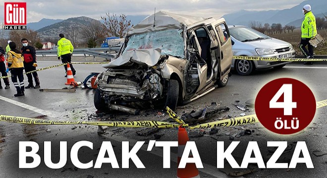 Burdur'da hafif ticari araç, TIR'a çarptı: 4 ölü