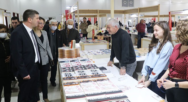 Burdur'da kitap fuarına ilgi