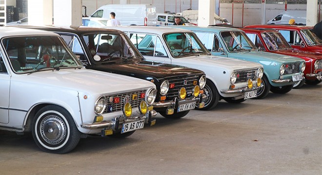 Burdur'da klasik araç tutkunları buluştu