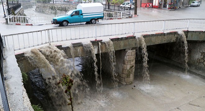 Burdur'da sağanak etkili oldu