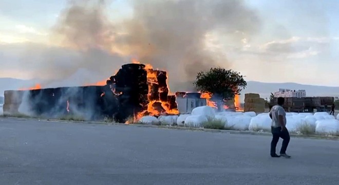 Burdur'da saman balyaları TIR yangında küle döndü