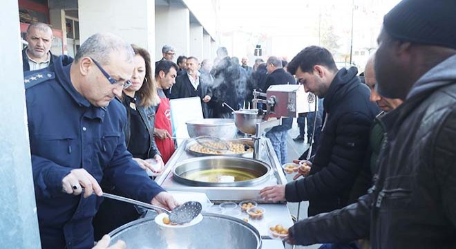 Burdur'da şehitler için lokma dağıtıldı