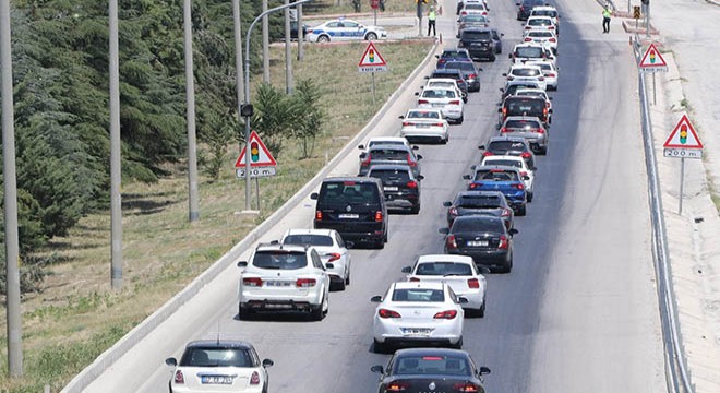 Burdur'da tatil dönüşü trafik yoğunluğu