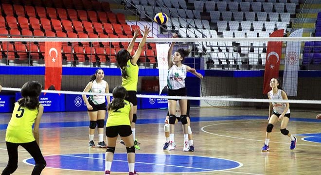 Burdur'da voleybol heyacanı