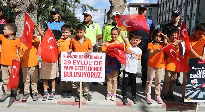 Burdur'da yaya önceliği farkındalık etkinliği