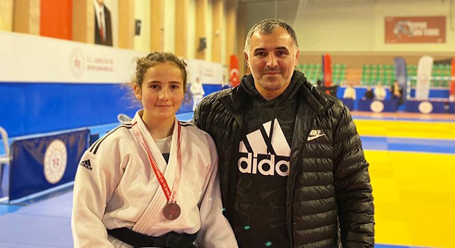 Burdurlu Şeyma Türkiye üçüncüsü