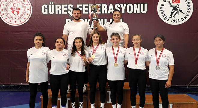 Burdurlu güreşçilerden 5 madalya