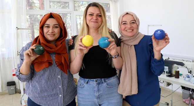 Burdurlu kadınlar bocce topu yapıyor