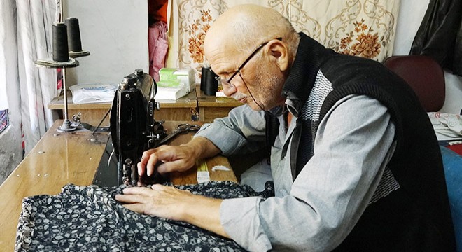 Burdurlu terzi 200 şalvar dikip Manavgat'a gönderdi