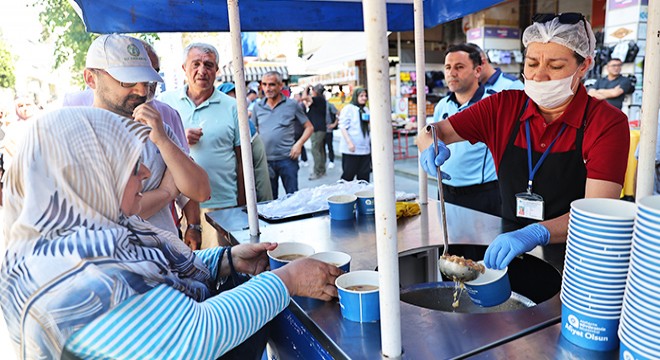 Büyükşehir'in aşure ikramları sürüyor