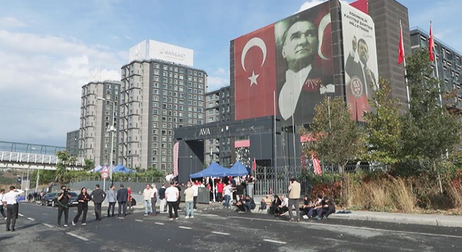 CHP İstanbul İl Başkanlığı önünde güvenlik önlemi