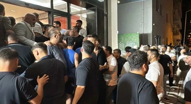 CHP İzmir İl Başkanlığı'nda arbede