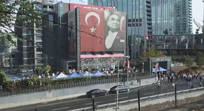 CHP binası önünde bekleyiş sürüyor