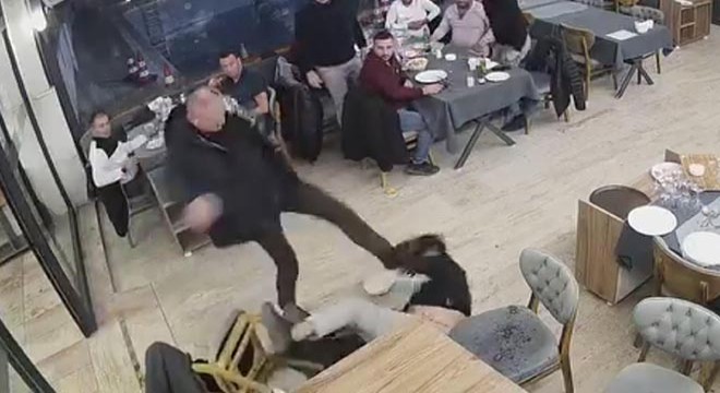 CHP'li belediye meclis üyesi, gazeteciyi darbetti