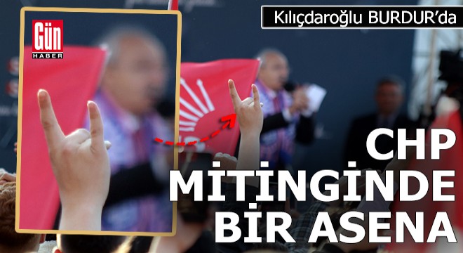 CHP mitinginde, 'Bozkurt' selamı veren bir Asena...