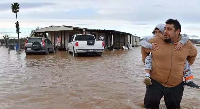 California'yı sel vurdu: 10 bin kişi evinden oldu