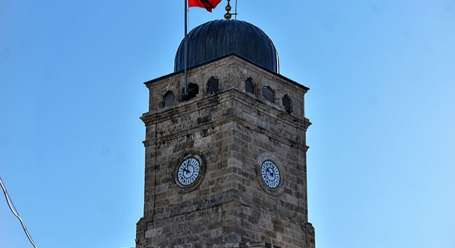 Çalınan tarihi saatin yerine takılan ikizinde 'enerji' duraklaması