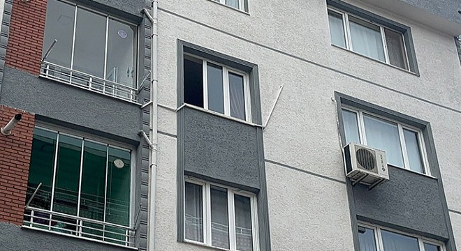 Cam silerken 4'üncü kattan düşüp öldü