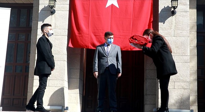 Çanakkale'ye gidecek bayrak Burdur'da