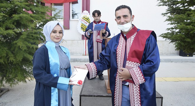 Çay MYO'da mezuniyet töreni