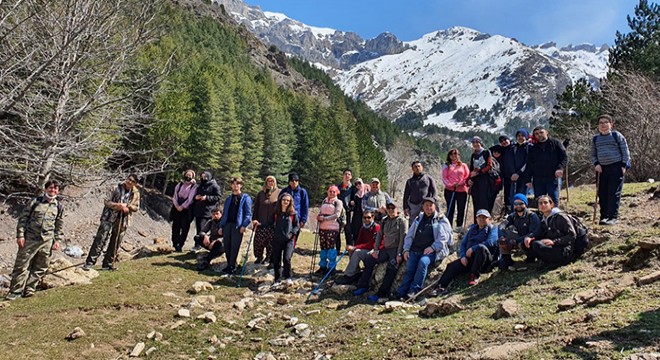 Çay'da Karatepe'ye doğa yürüyüşü