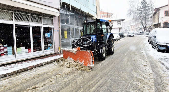 Çay'da kar yaşamı olumsuz etkiledi