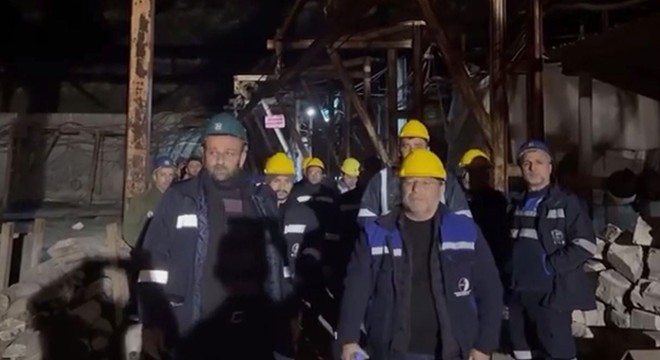 Çayırhan Termik Satrali işçileri kendilerini madene kapattı