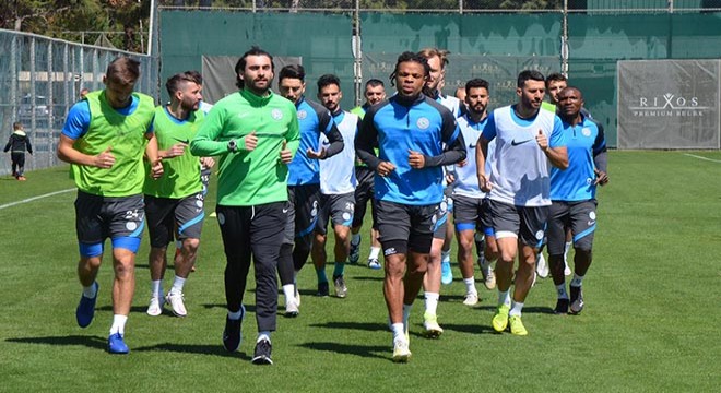 Çaykur Rizespor, Antalya'da kampa girdi