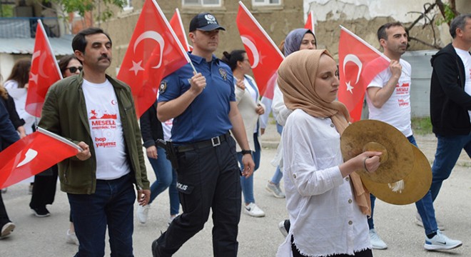 Çeltikçi'de Gençlik Yürüyüşü