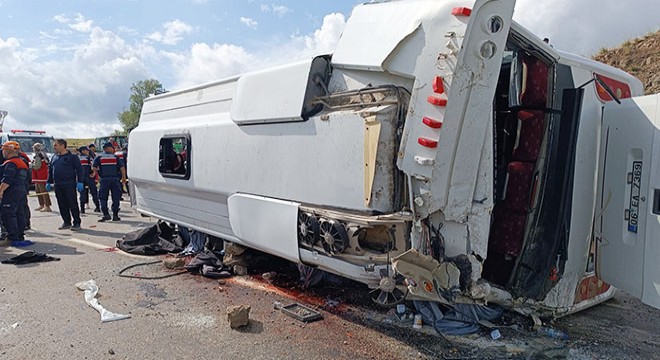 Cenaze dönüşü midibüs kazası: 2 ölü, 27 yaralı
