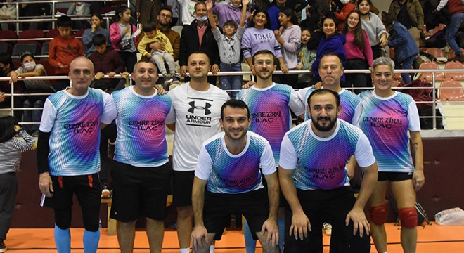 Çevreli öğretmenleri şampiyon oldu