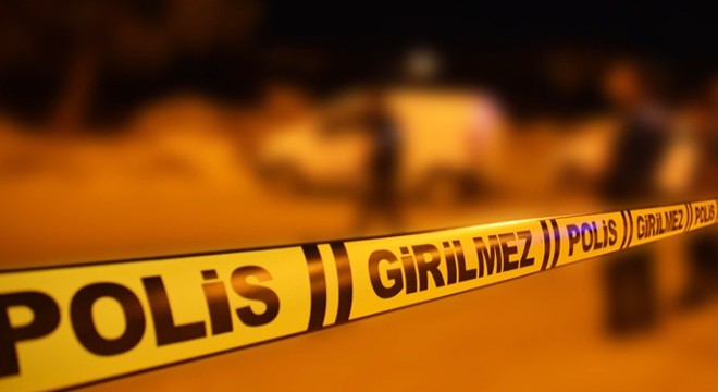 Cezaevinden çıktı, ihbarına gelen polisi bıçakladı