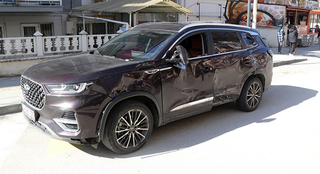 Ciple çarpışan motosikletteki 2 lise öğrencisi yaralandı