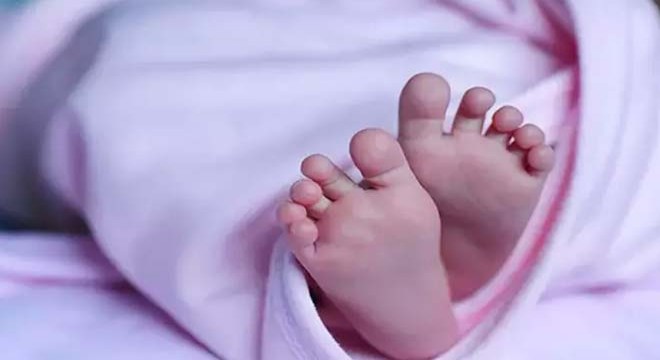 Çöpte bulunan bebek cesedi soruşturması sürüyor