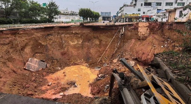 Demir yolu inşaatı çöktü: 13 işçi kayıp