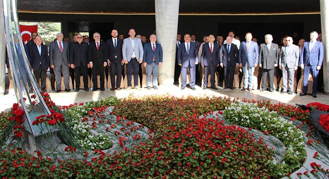 Demirel, 99'uncu doğum gününde anıt mezarı başında anıldı