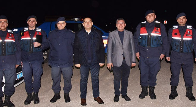 Denetimde sürücülere elma ikramı