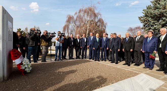 Deniz Baykal, '1 Mart'ta anıldı