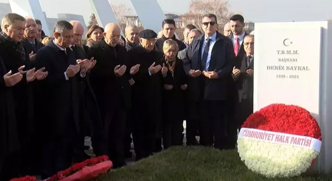 Deniz Baykal vefatının ikinci yılında kabri başında anıldı