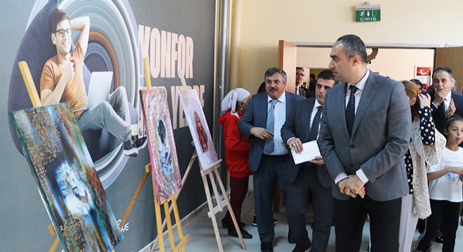 Depremzedeler sergi açtı