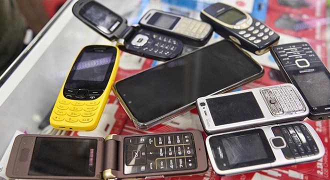 Dijital bağımlılığa, velilerden 'tuşlu telefon' tedbiri