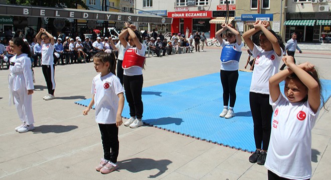 Dinar'da yaz spor okulları açıldı