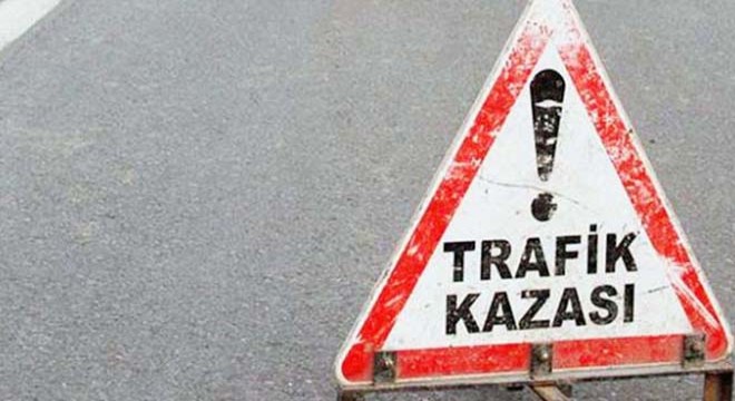 Direğe çarpan traktörün sürücüsü yaralandı